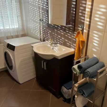 Bedi Apartmanhaz 나지카니자